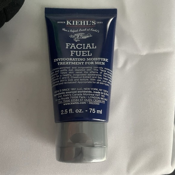 Kiehl's Facial Fuel Energizing Moisture Treatment For Men & Face Wash With Bag - Picture 2 of 11